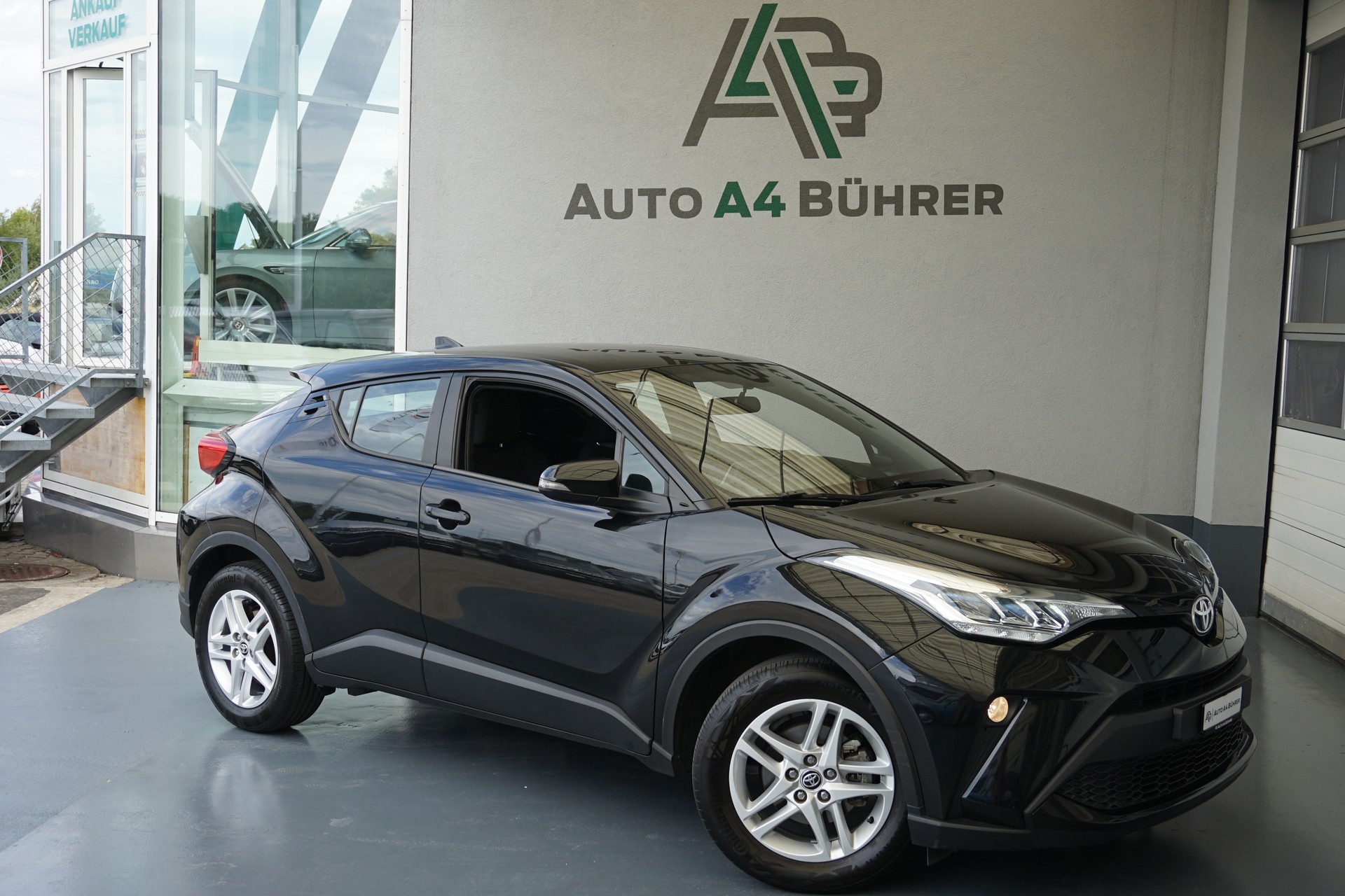 TOYOTA C-HR 1.2 Comfort 4WD-image-1