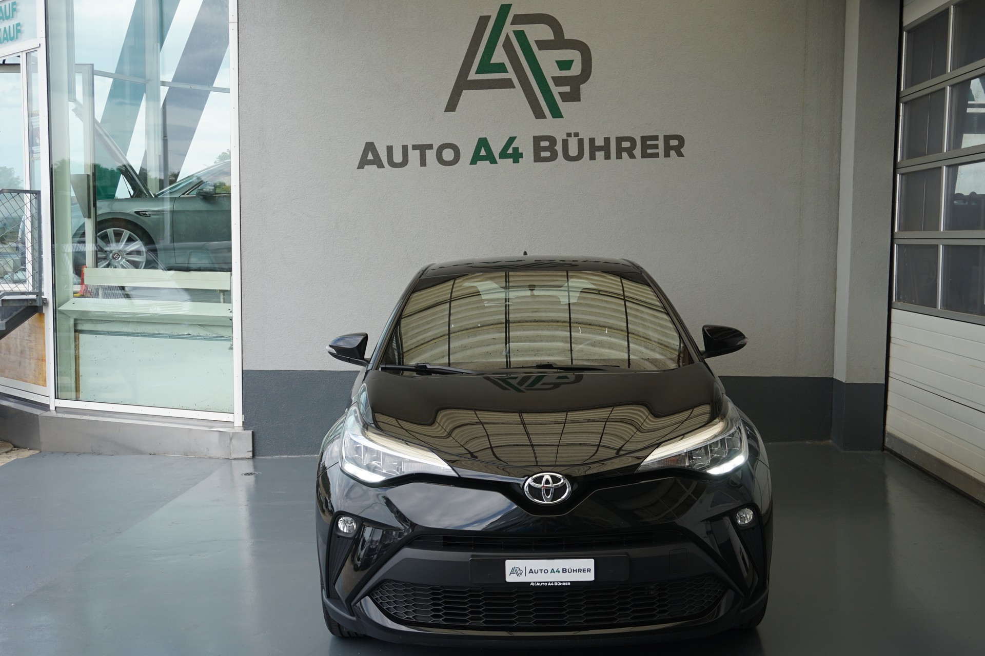 TOYOTA C-HR 1.2 Comfort 4WD-image-9