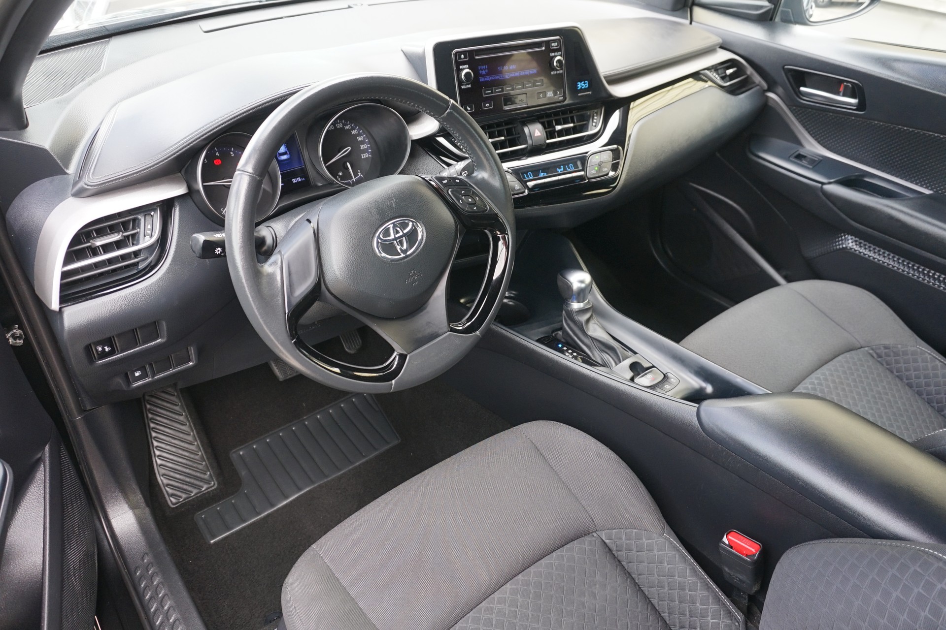 TOYOTA C-HR 1.2 Comfort 4WD-image-15