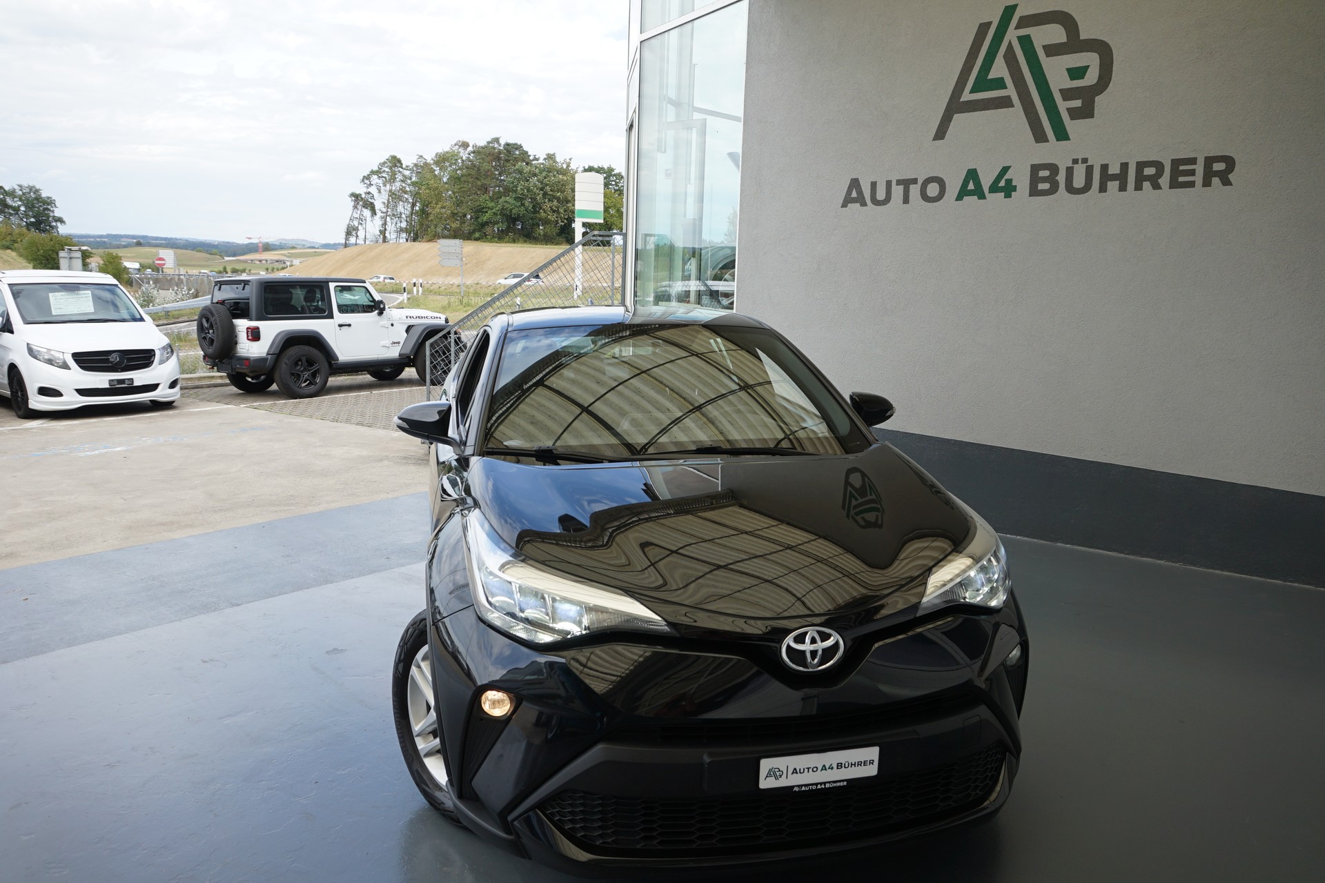 TOYOTA C-HR 1.2 Comfort 4WD-image-2