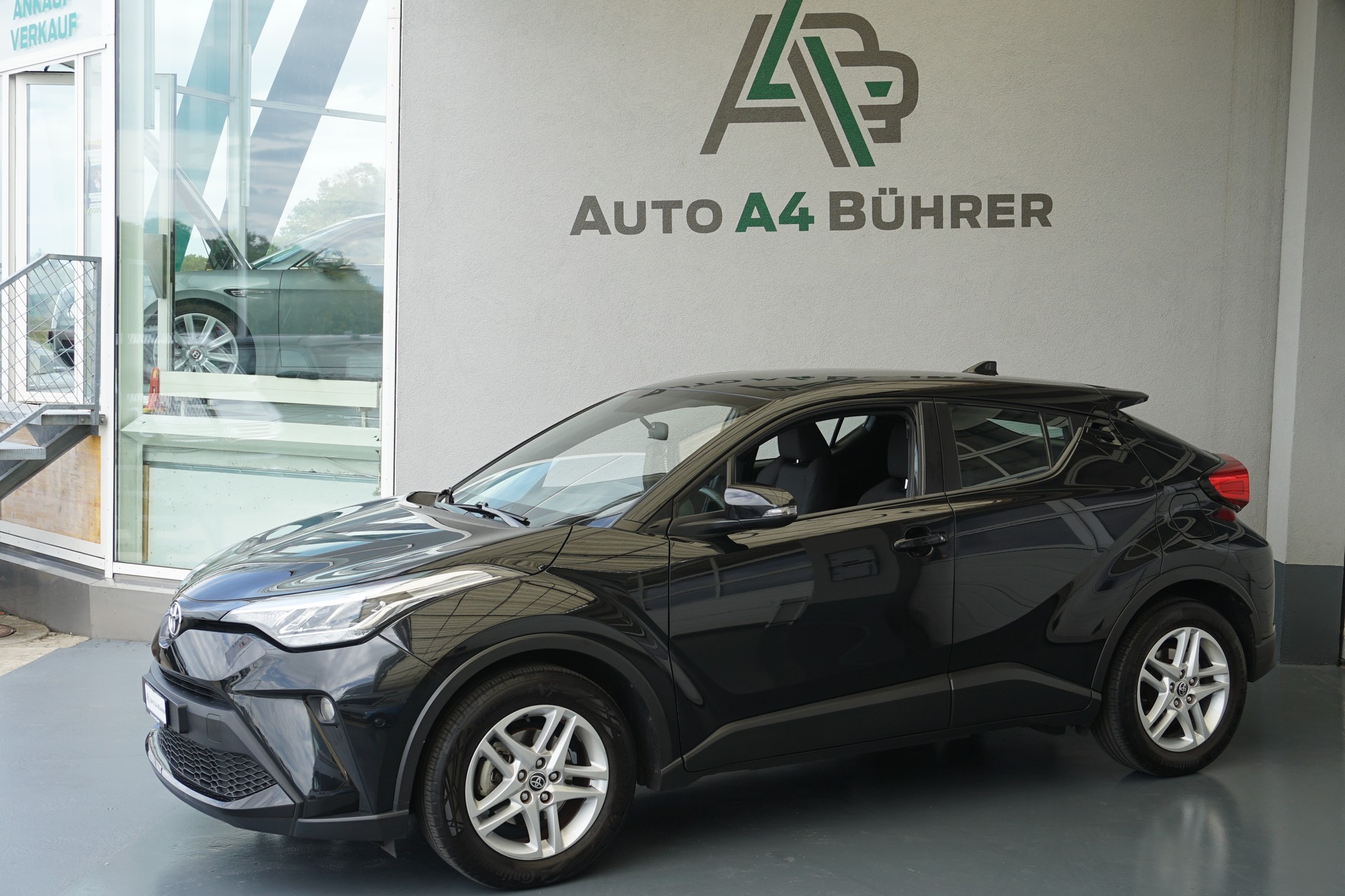 TOYOTA C-HR 1.2 Comfort 4WD-image-3