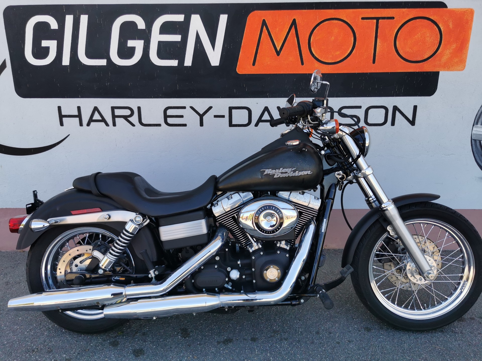 HARLEY-DAVIDSON FXDBI Dyna Street Bob