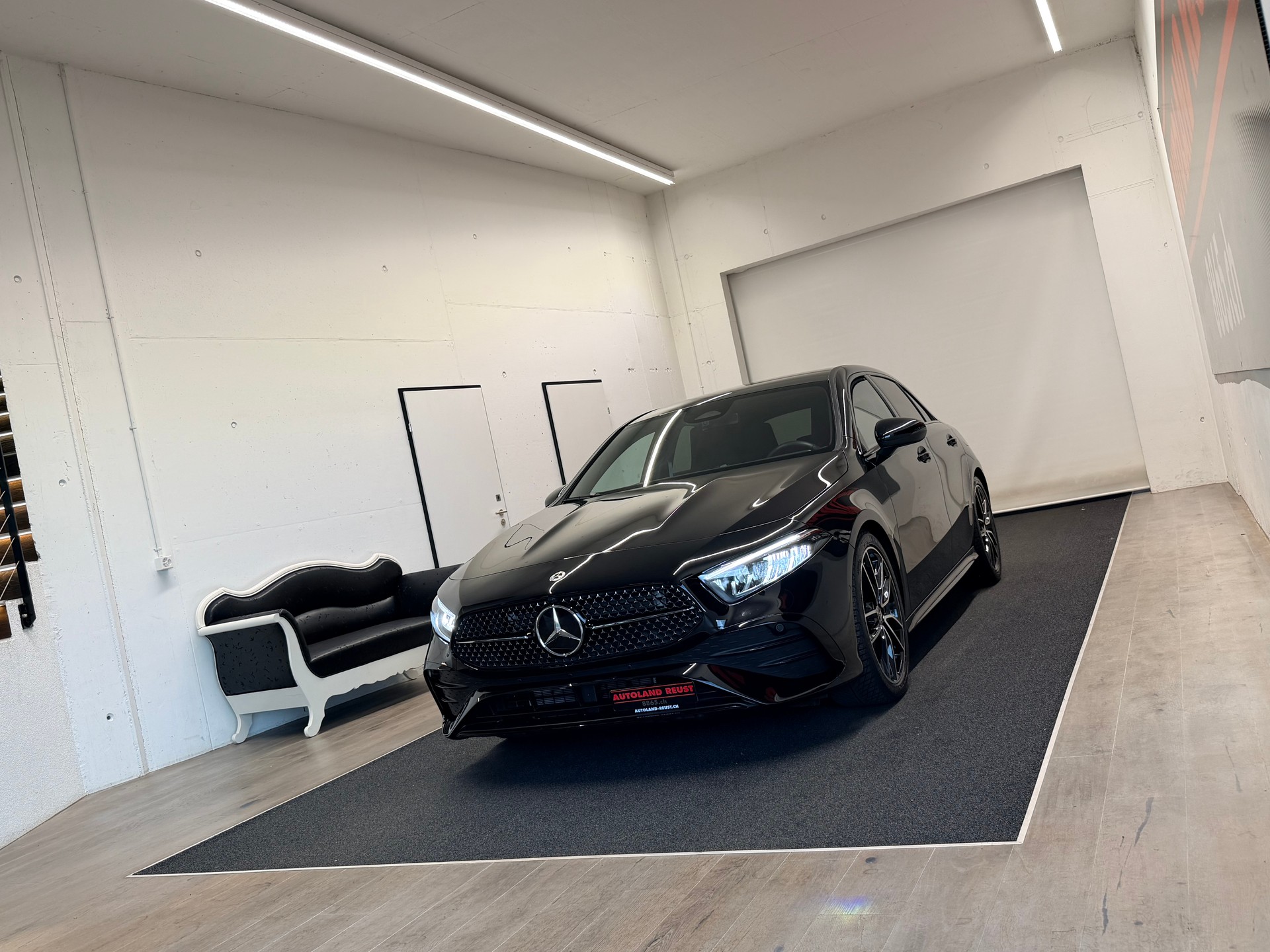 MERCEDES-BENZ A 200 AMG 7G-DCT-image-2