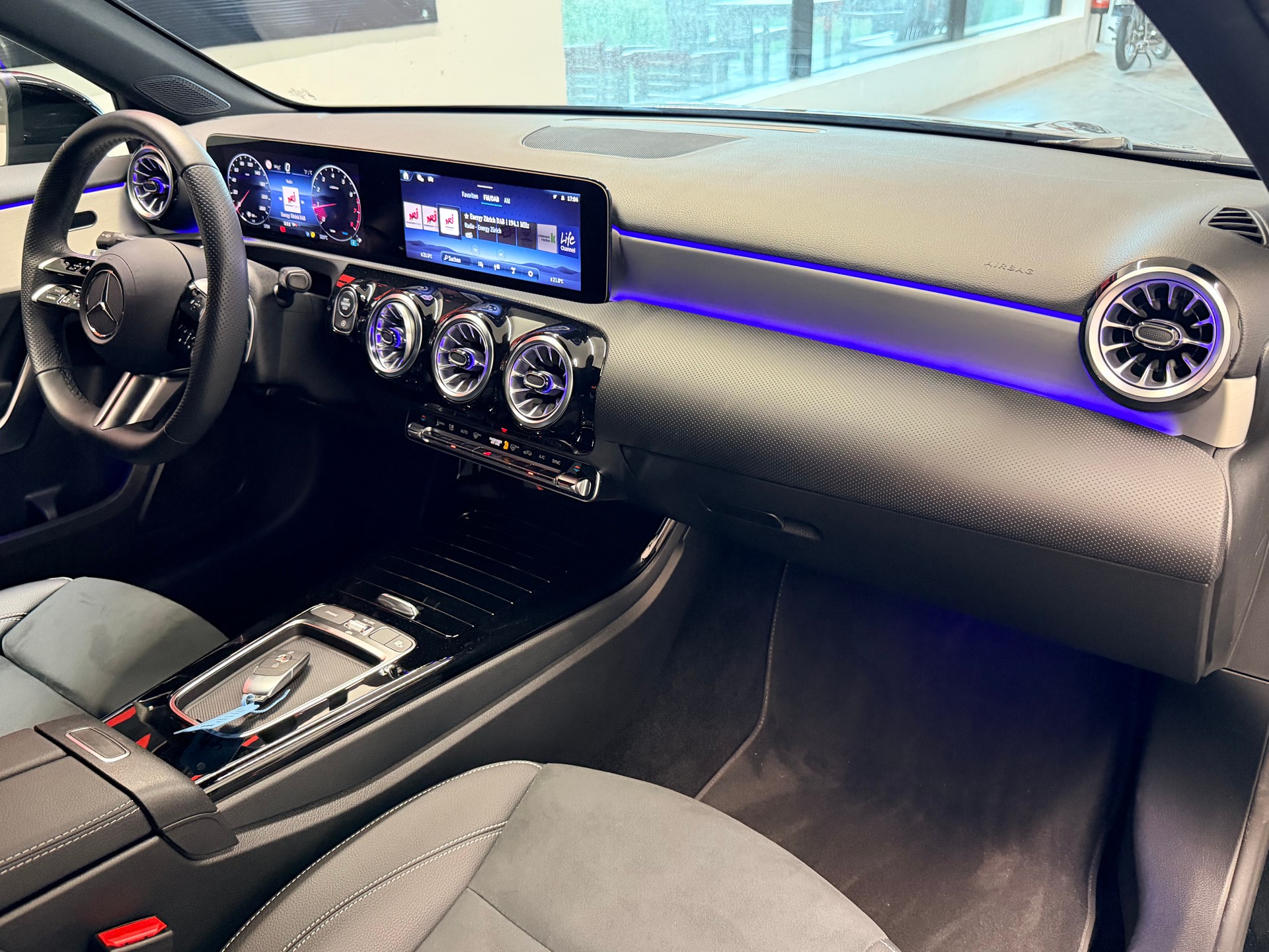 MERCEDES-BENZ A 200 AMG 7G-DCT-image-16