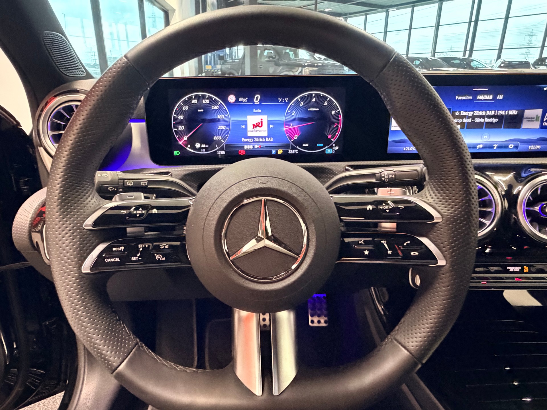 MERCEDES-BENZ A 200 AMG 7G-DCT-image-22