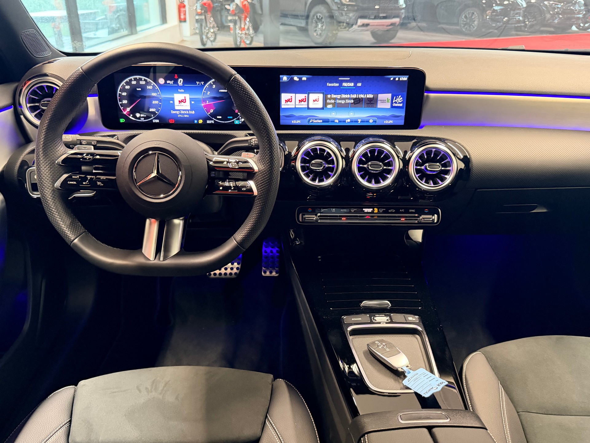 MERCEDES-BENZ A 200 AMG 7G-DCT-image-15