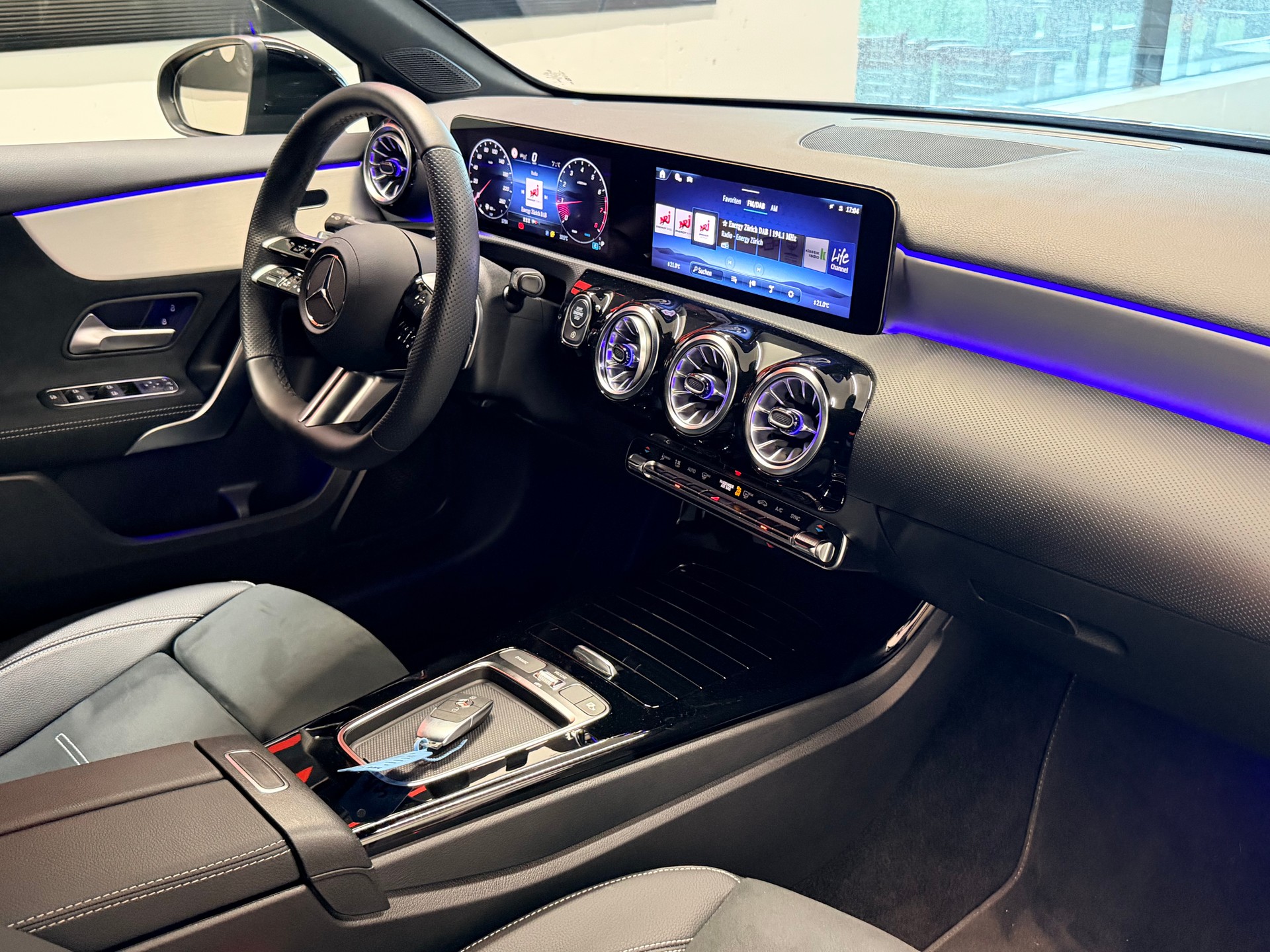 MERCEDES-BENZ A 200 AMG 7G-DCT-image-17