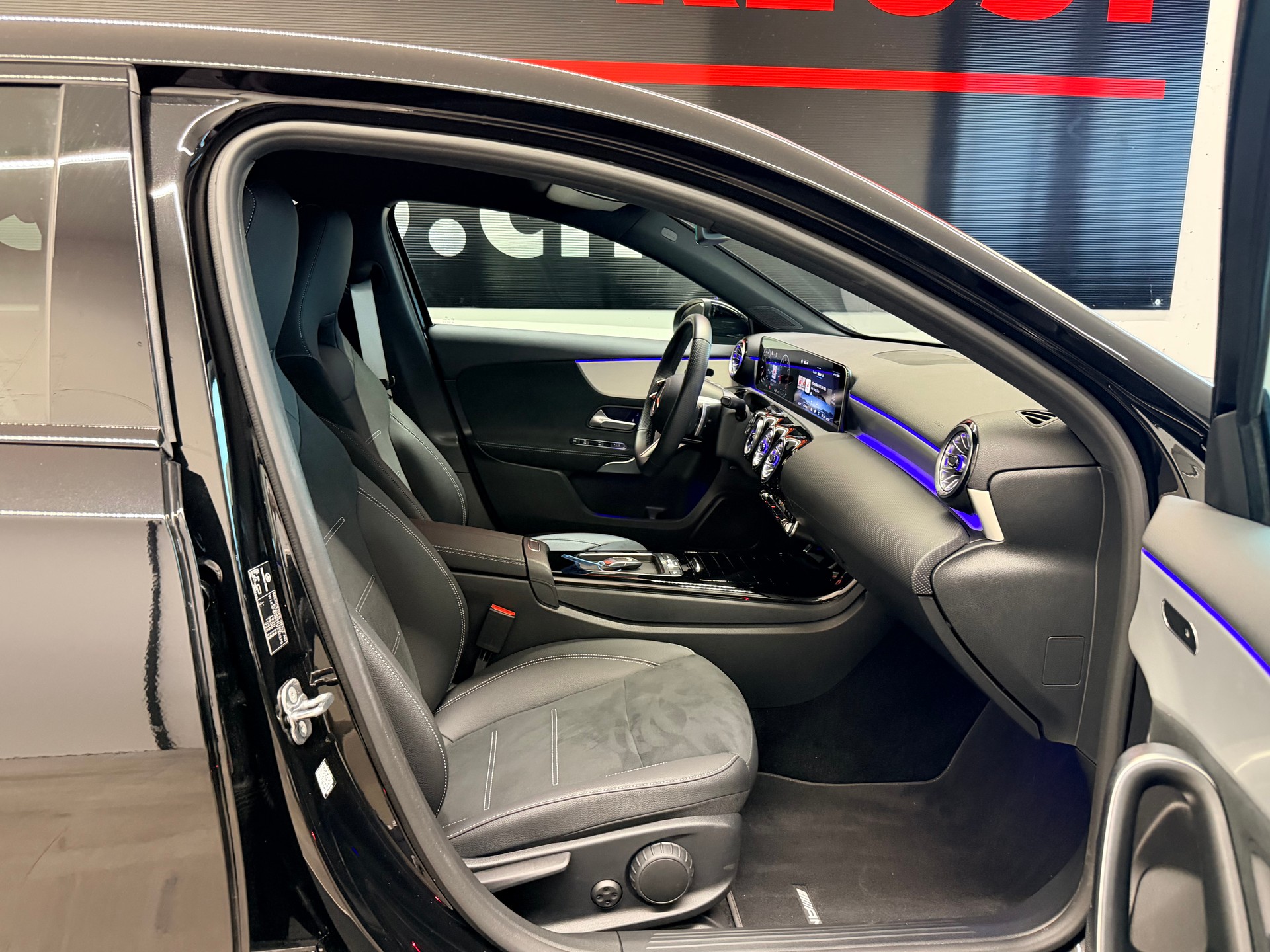 MERCEDES-BENZ A 200 AMG 7G-DCT-image-18