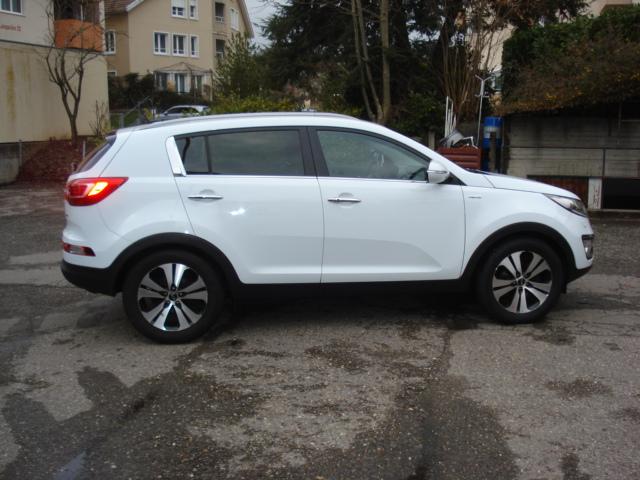 KIA Sportage 2.0 CRDi Style-image-6