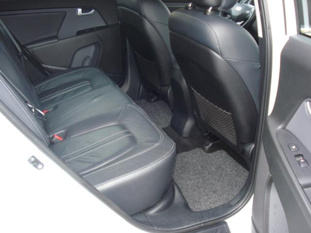 KIA Sportage 2.0 CRDi Style-image-10