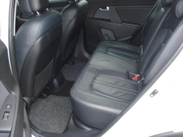 KIA Sportage 2.0 CRDi Style-image-13
