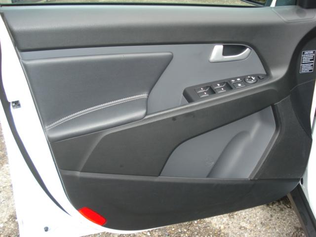 KIA Sportage 2.0 CRDi Style-image-14