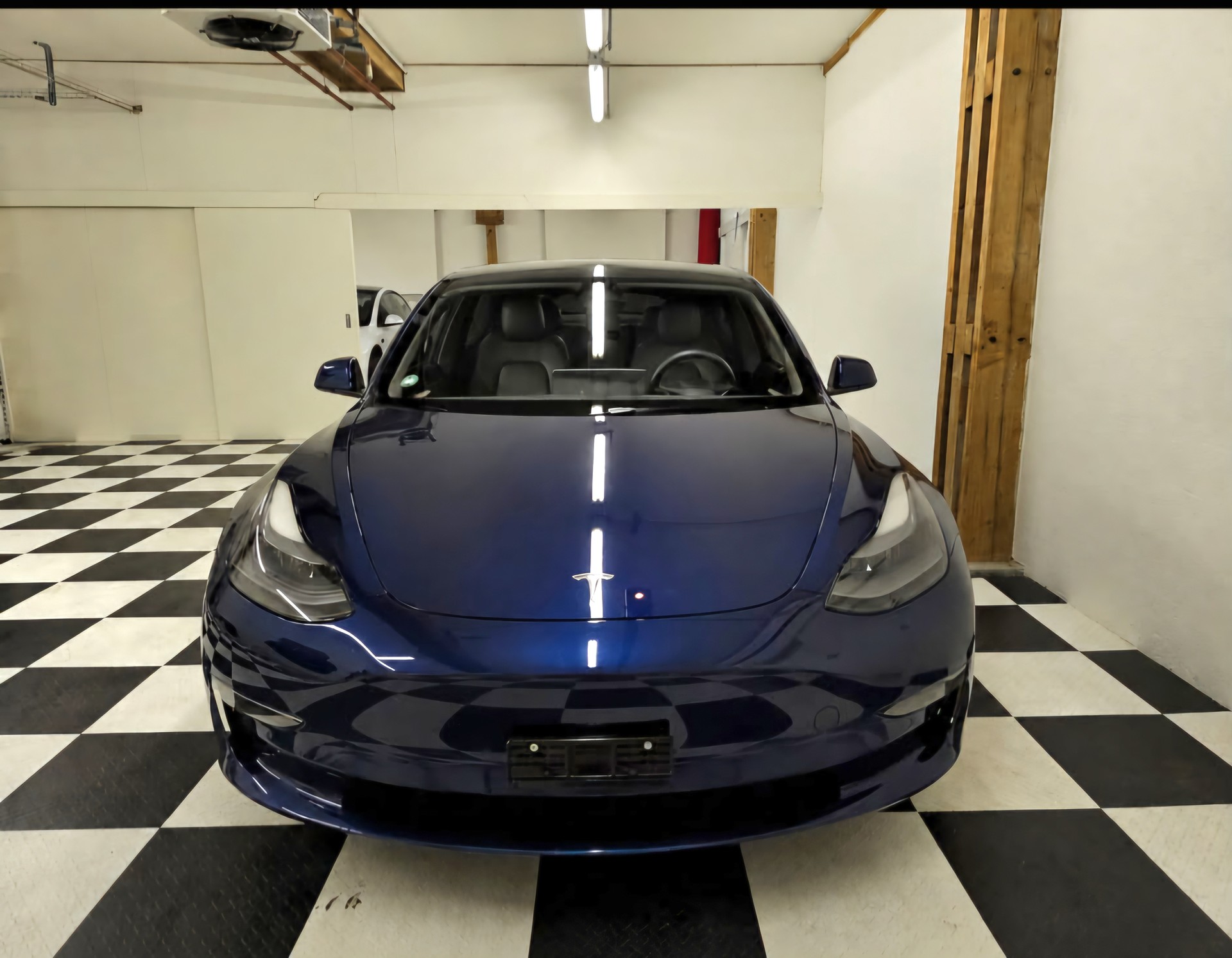 TESLA Model 3-image-0