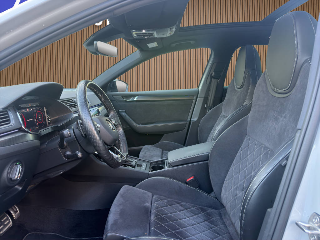 SKODA Superb Combi 2.0 TDI 190 SportLine 4x4 DSG-image-11