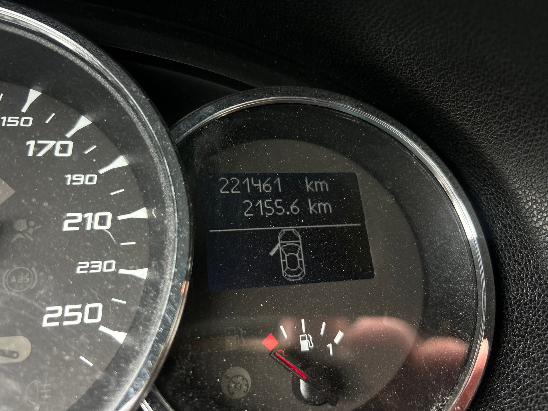 RENAULT Mégane CC 2.0 dCi GT-image-13