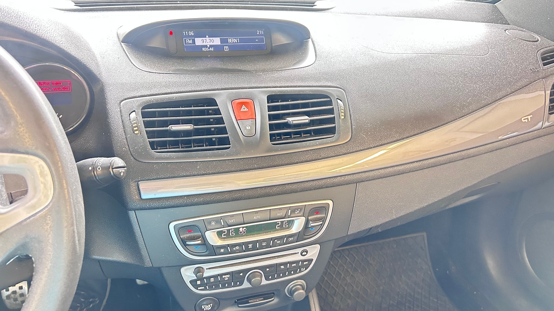 RENAULT Mégane CC 2.0 dCi GT-image-7