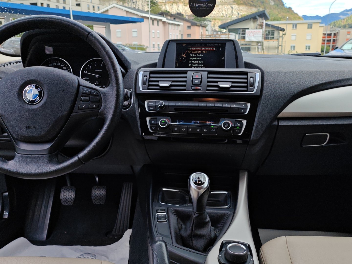 BMW 120i – 177 ch 5 portes – Écran iDrive, DAB, clim auto [Expertisé + Garantie 12 mois]-image-12