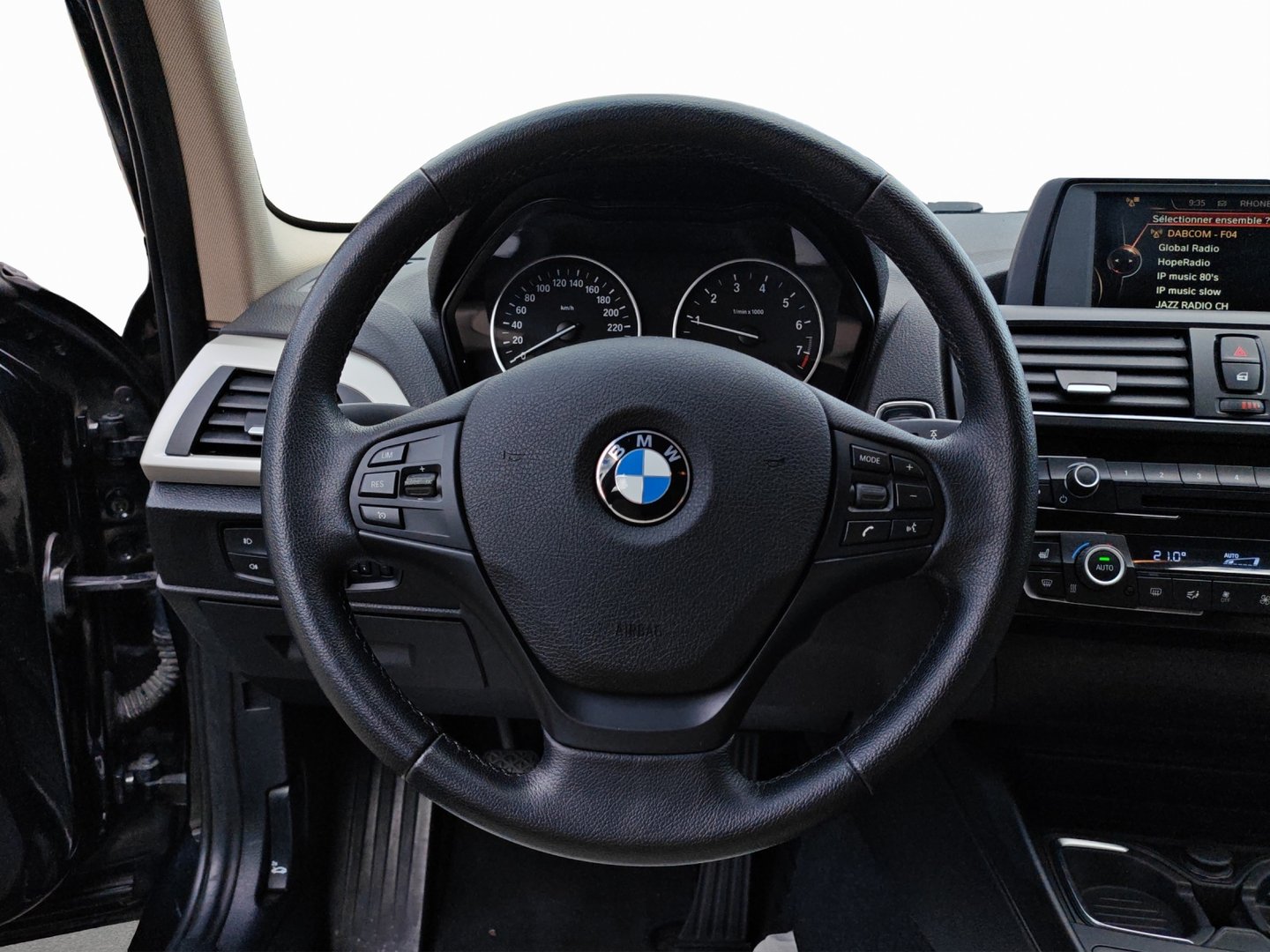 BMW 120i – 177 ch 5 portes – Écran iDrive, DAB, clim auto [Expertisé + Garantie 12 mois]-image-10