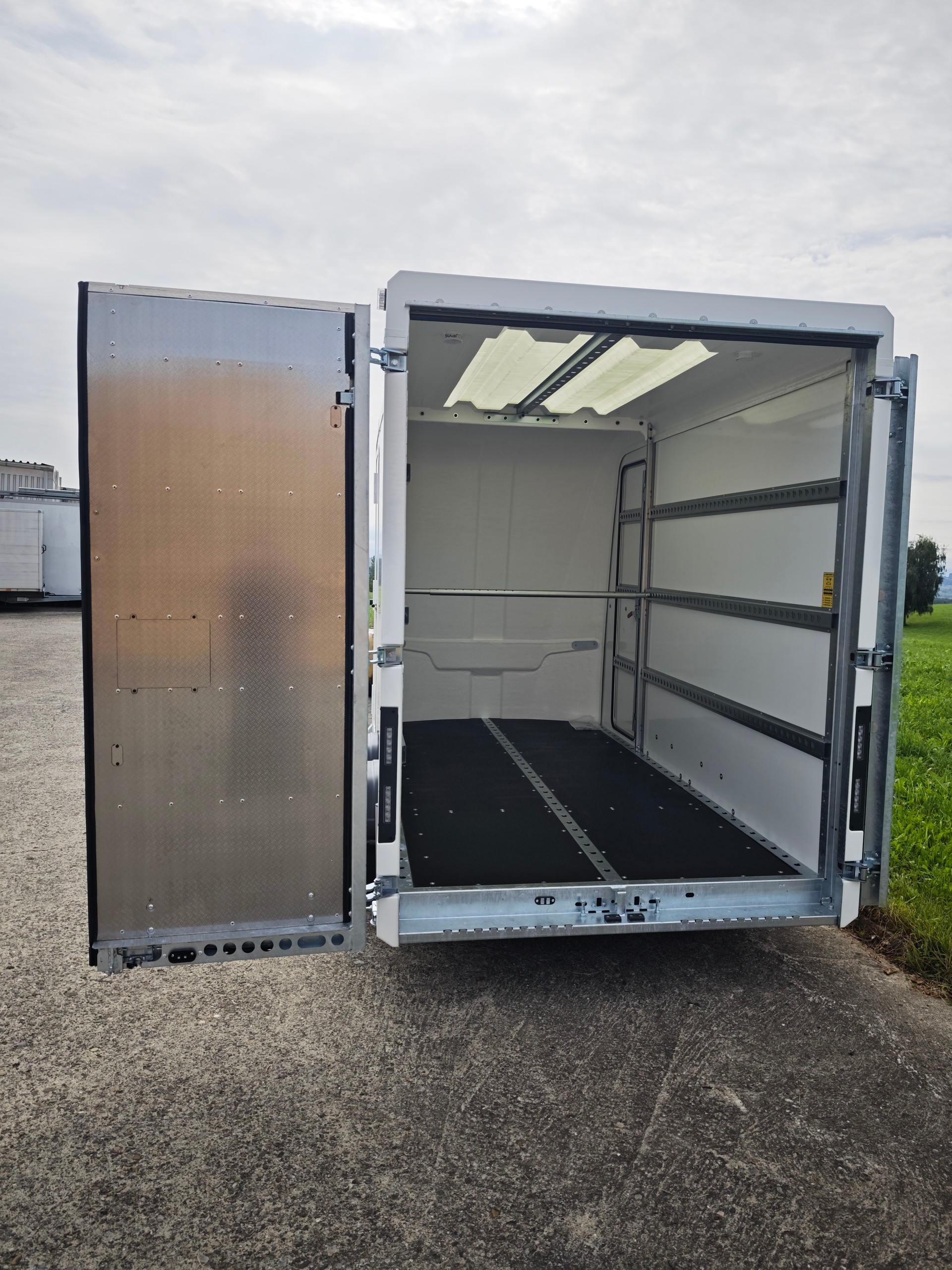 BRIAN JAMES TRAILERS Box-Van 600-3016-27-2-12-W-image-8