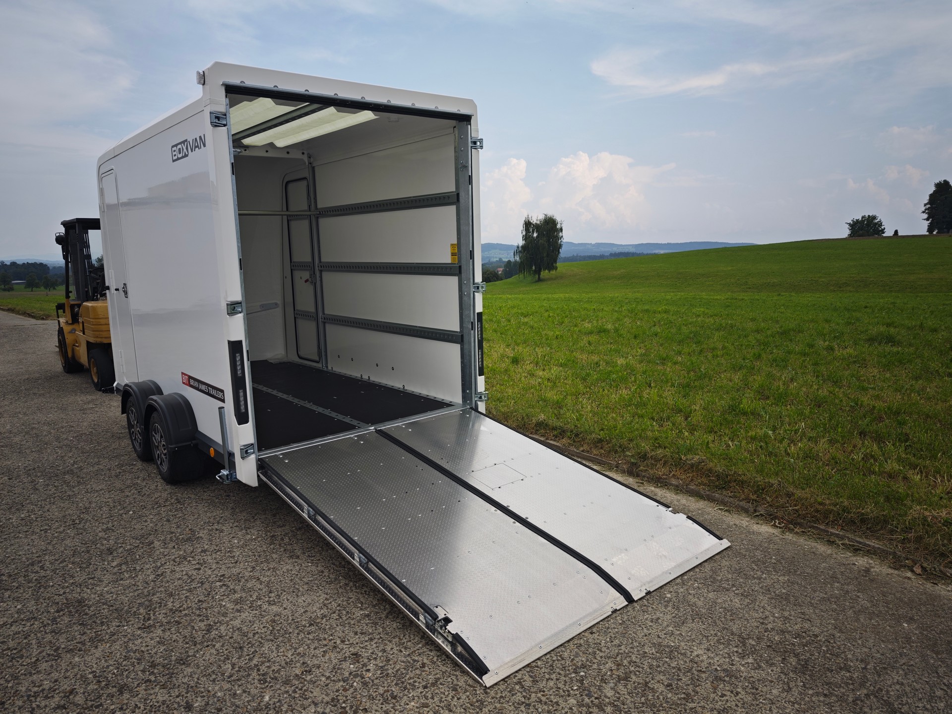 BRIAN JAMES TRAILERS Box-Van 600-3016-27-2-12-W-image-7