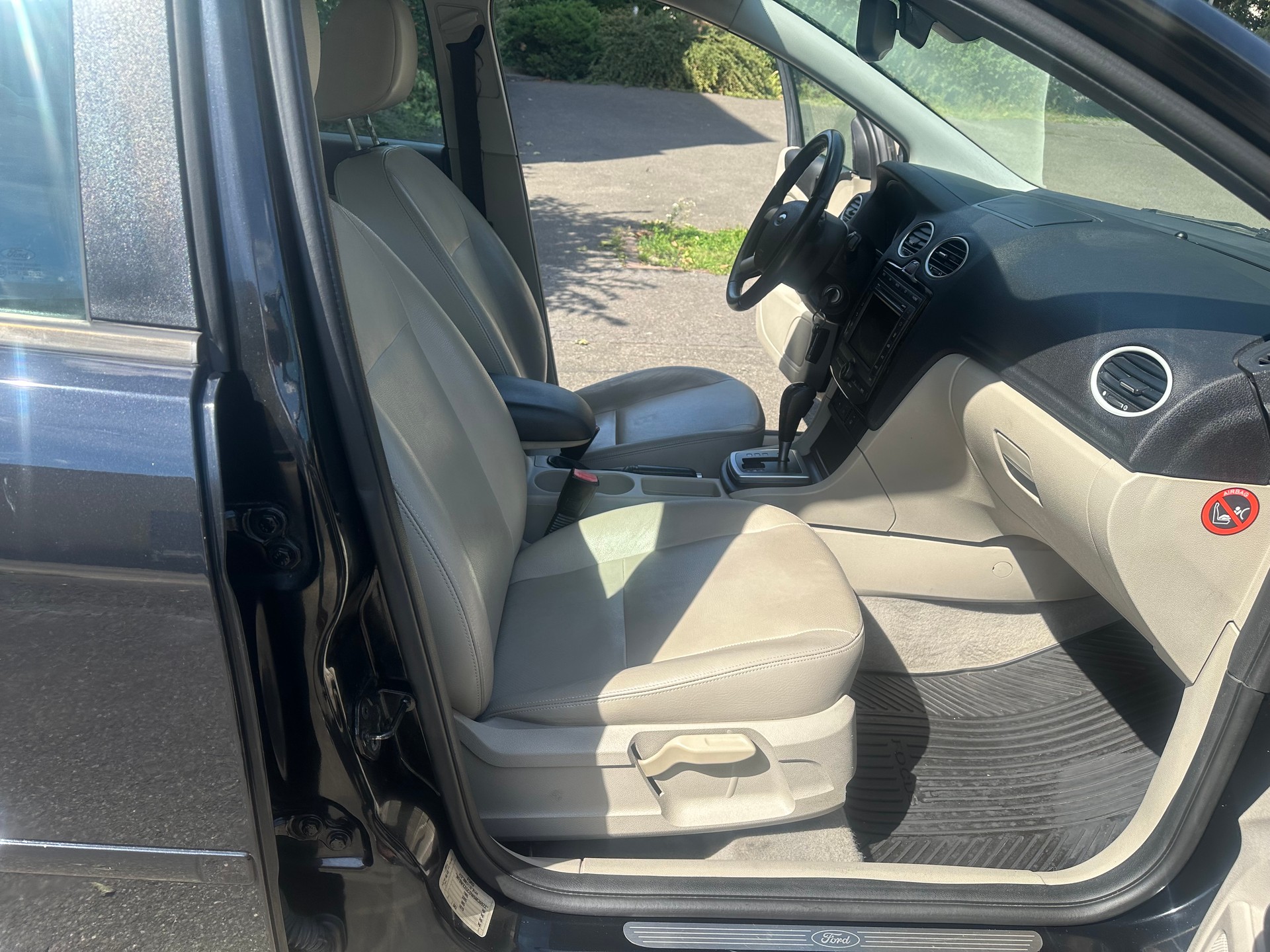 FORD Focus 2.0i Ghia Automat-image-12