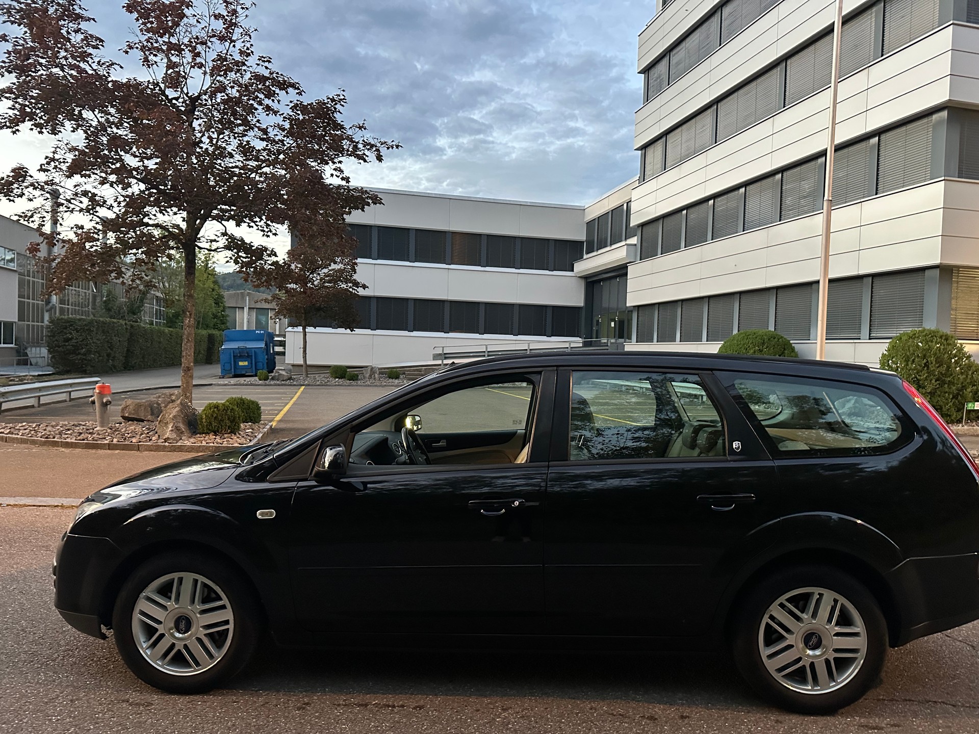 FORD Focus 2.0i Ghia Automat-image-4