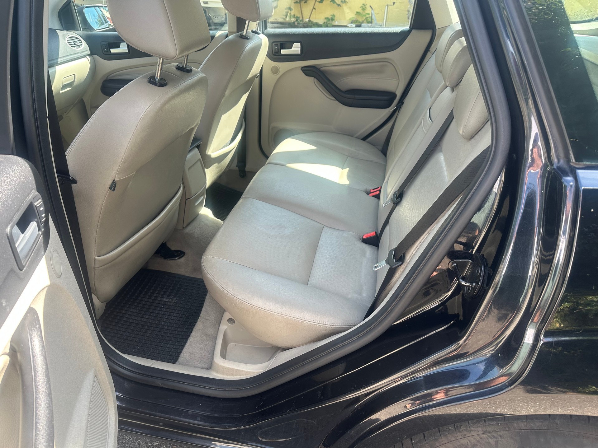 FORD Focus 2.0i Ghia Automat-image-11