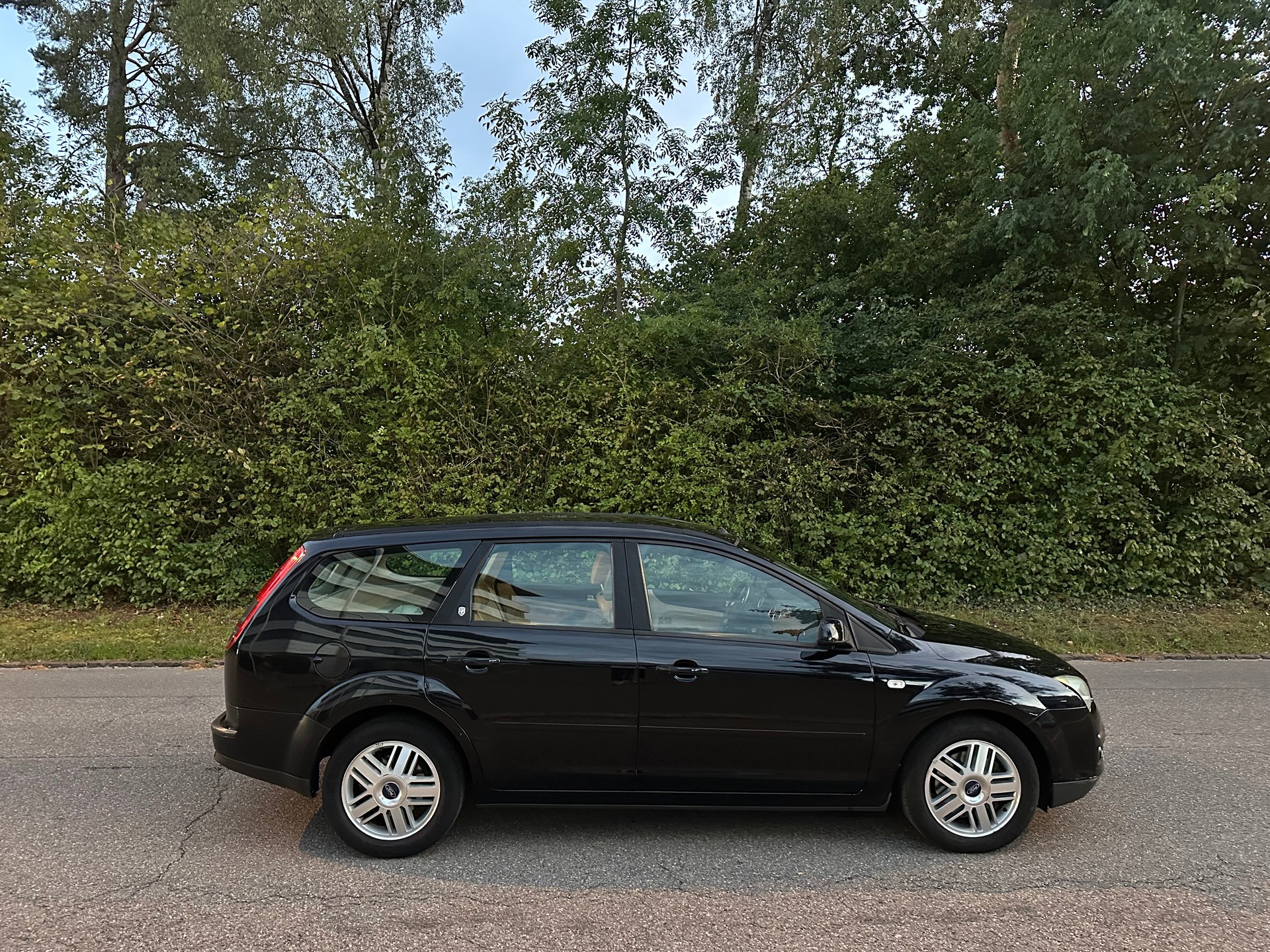 FORD Focus 2.0i Ghia Automat-image-3