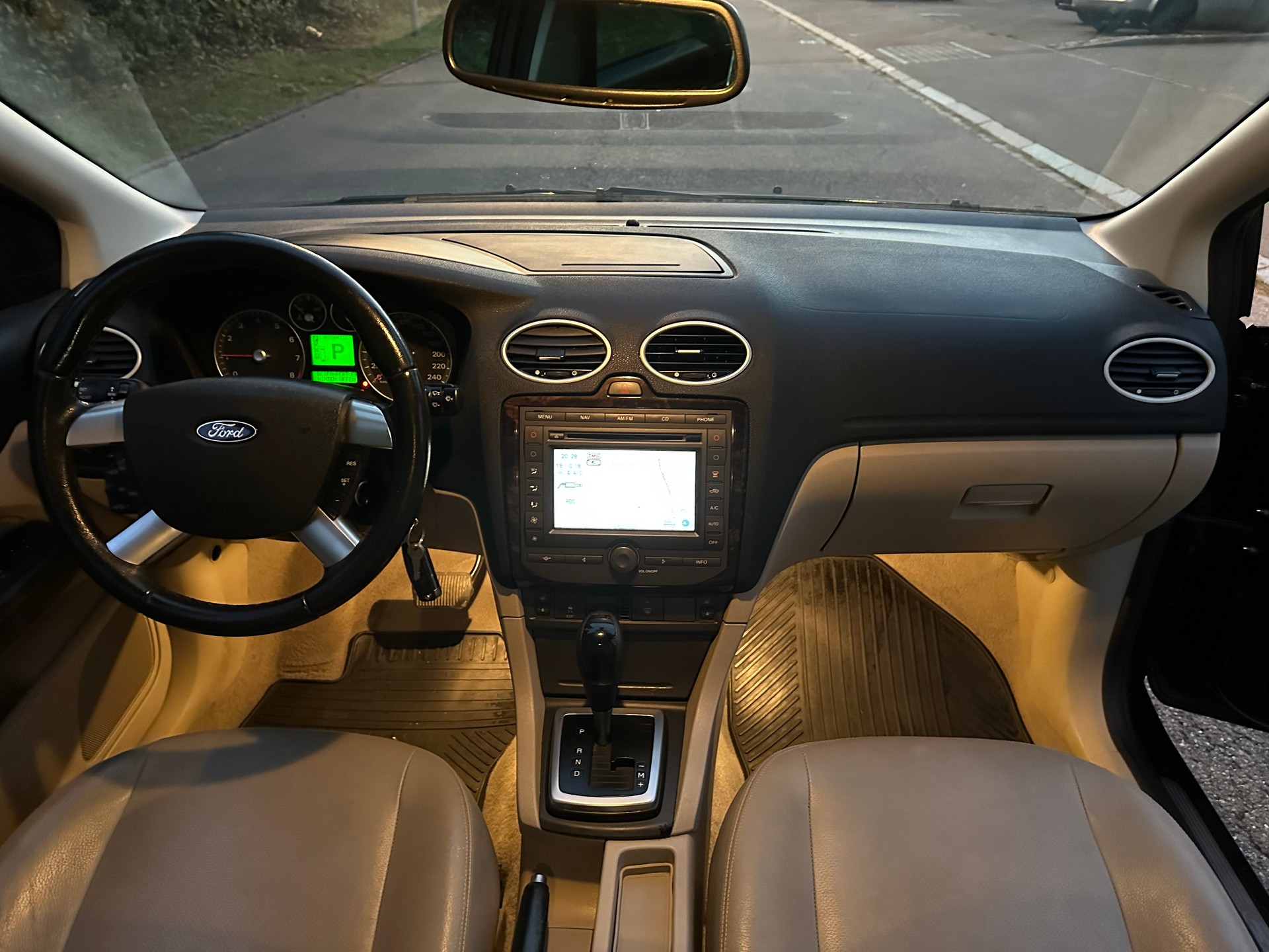 FORD Focus 2.0i Ghia Automat-image-15