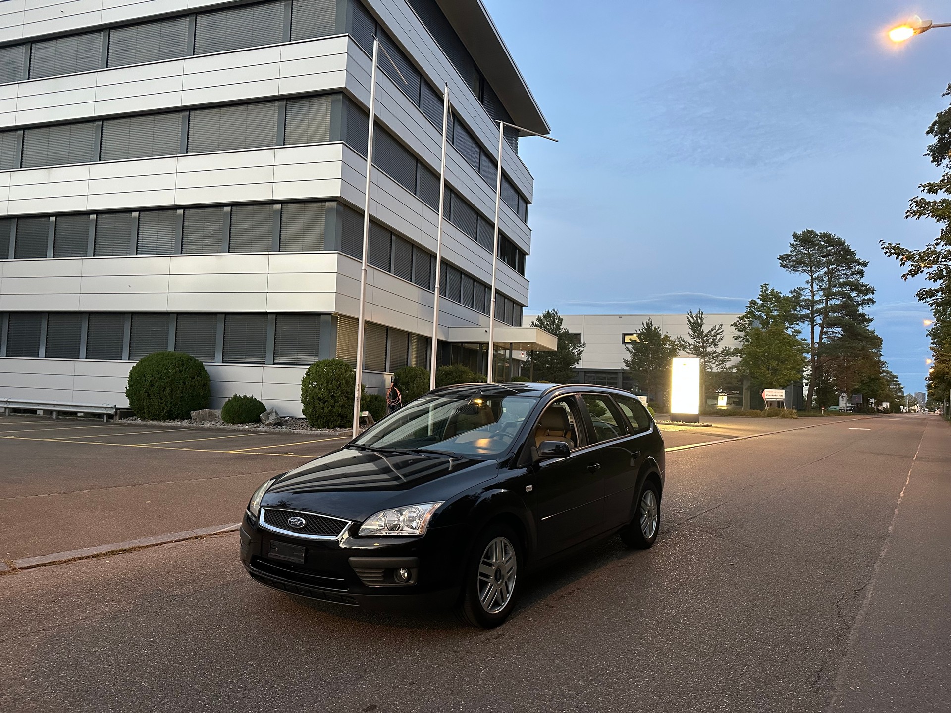 FORD Focus 2.0i Ghia Automat-image-0