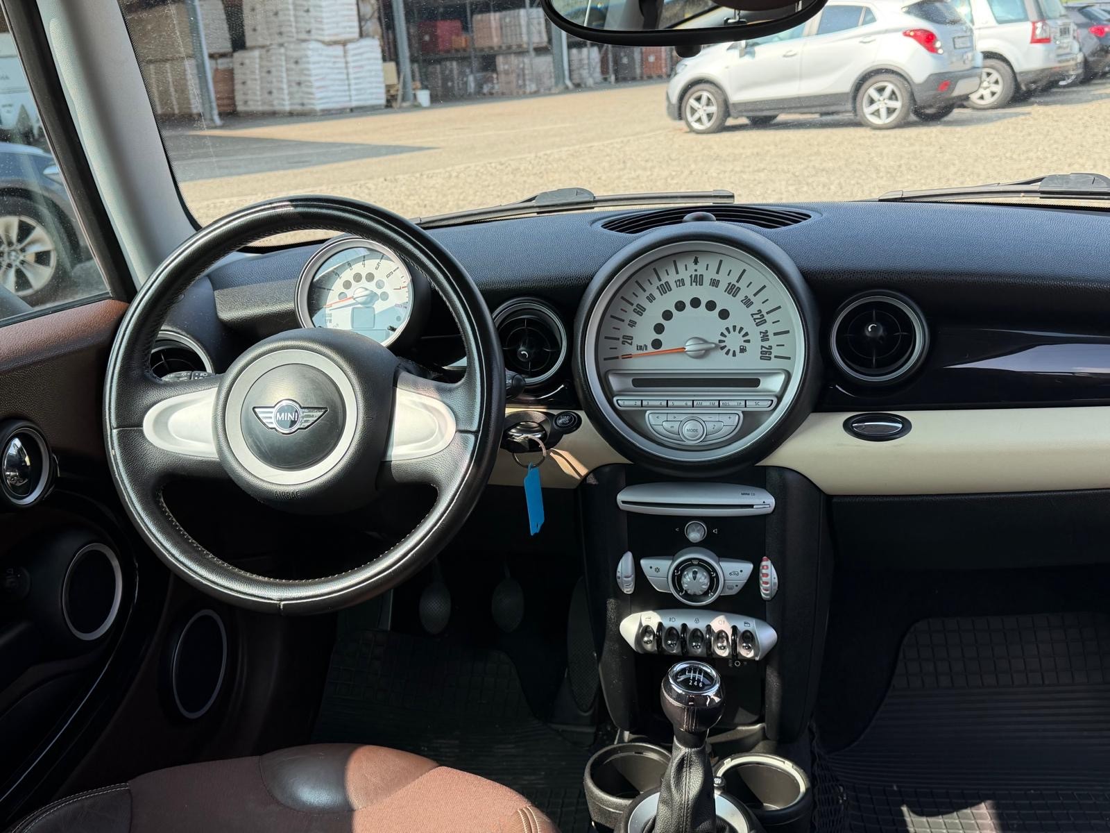MINI Clubman Cooper-image-4