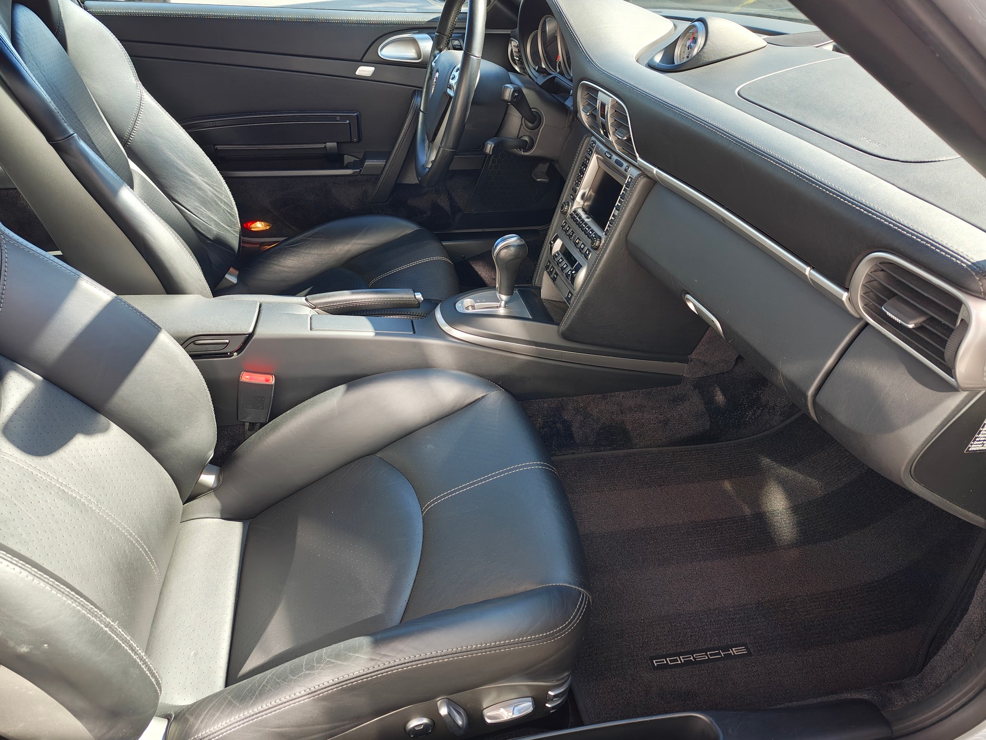 PORSCHE 911 Turbo-image-3