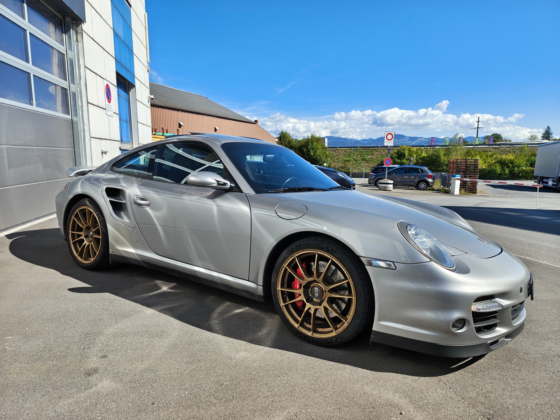 PORSCHE 911 Turbo-image-1