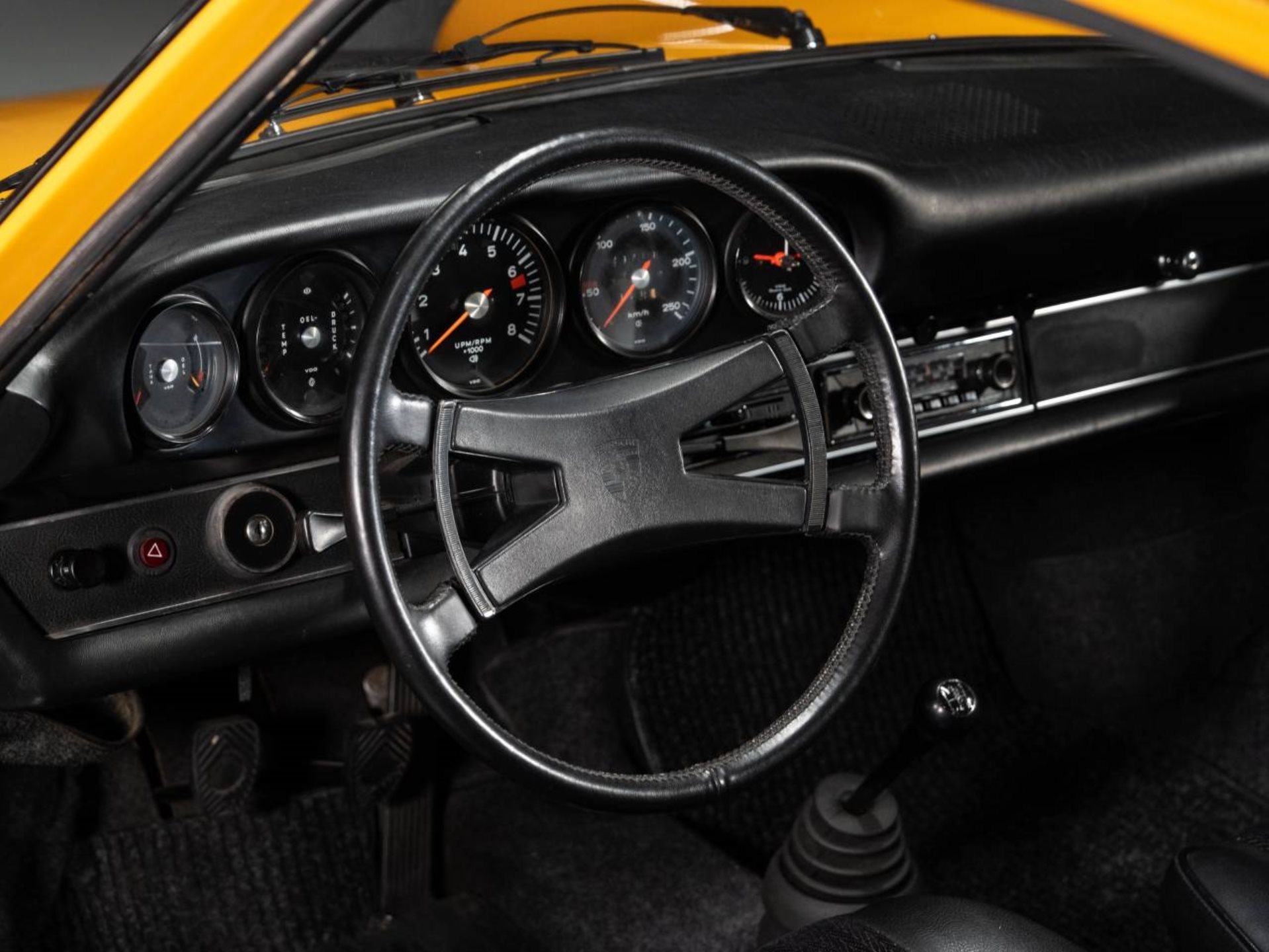PORSCHE 911 T 2.4 Coupé-image-12