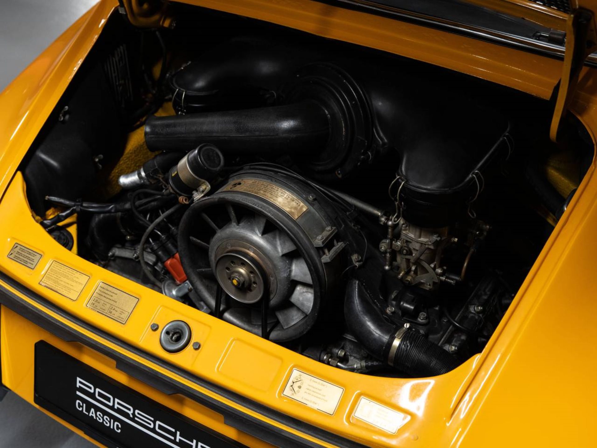PORSCHE 911 T 2.4 Coupé-image-21