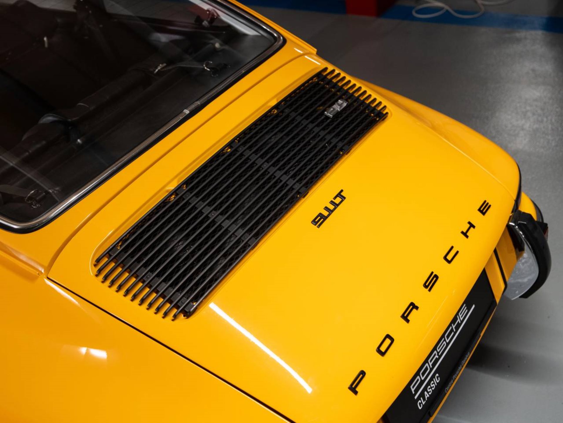 PORSCHE 911 T 2.4 Coupé-image-18