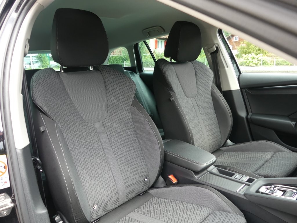 SKODA Octavia Combi 2.0 TDI DSG Ambition 4x4-image-10