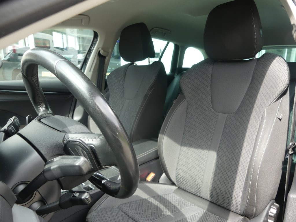 SKODA Octavia Combi 2.0 TDI DSG Ambition 4x4-image-9