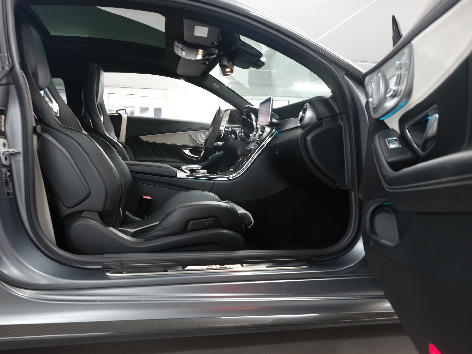 MERCEDES-BENZ C 63 S AMG Edition 1 Speedshift *Akrapovic* *Burmester* *Panorama*-image-28