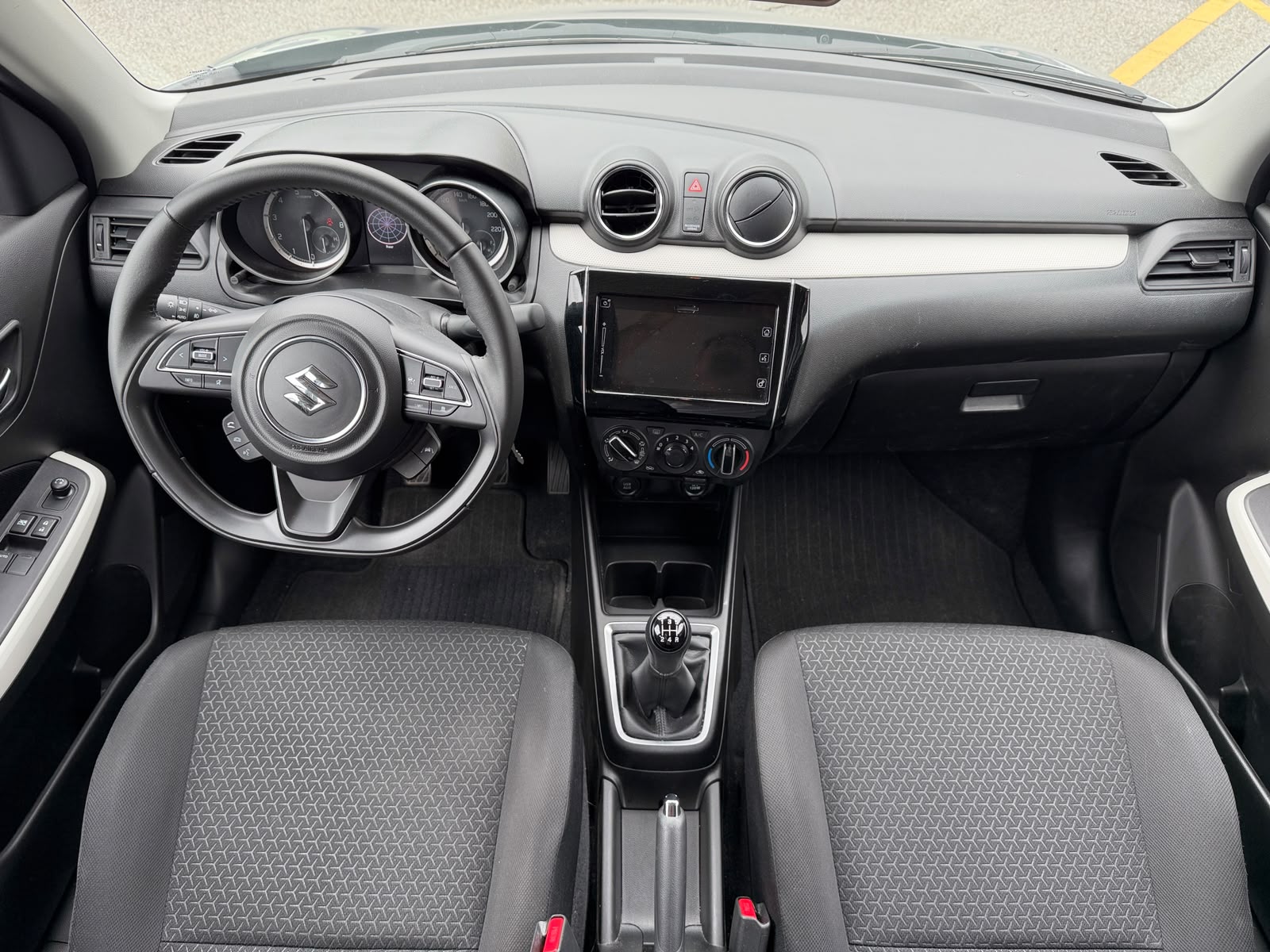 SUZUKI Swift 1.2 Compact + 4x4 Hybrid-image-8