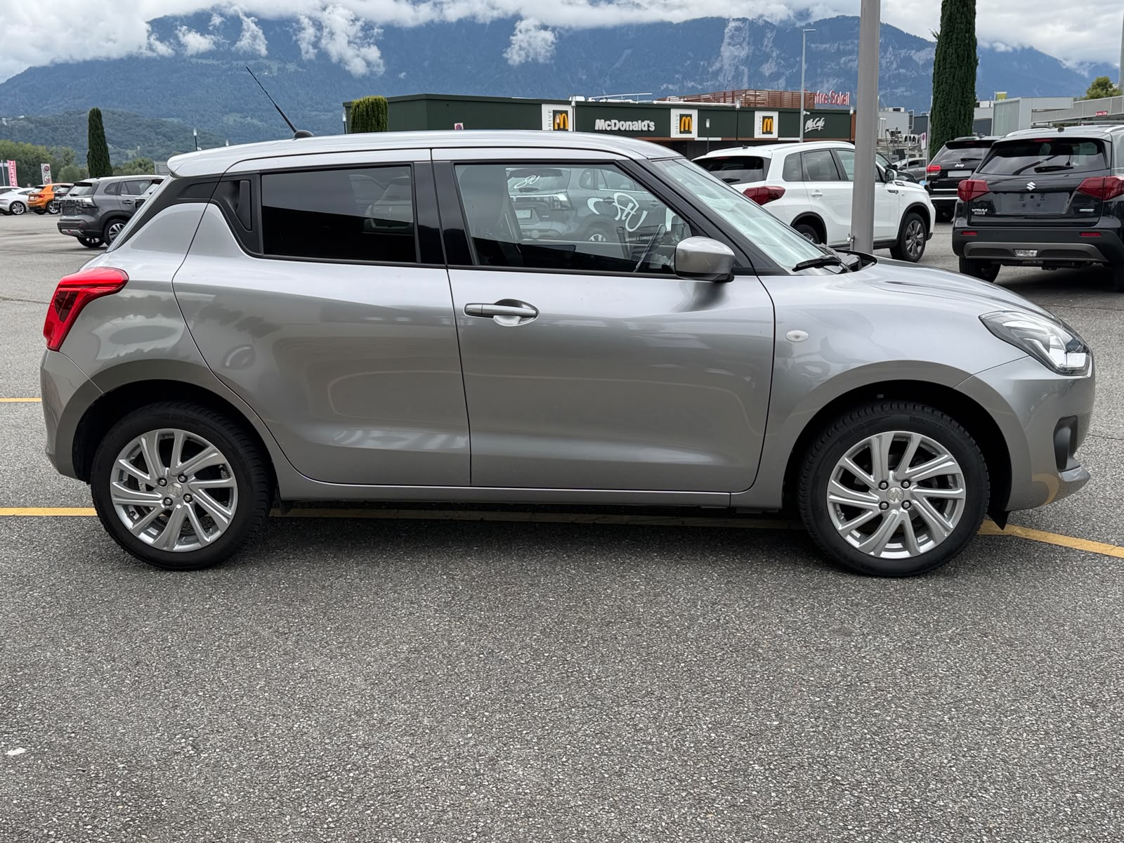 SUZUKI Swift 1.2 Compact + 4x4 Hybrid-image-5