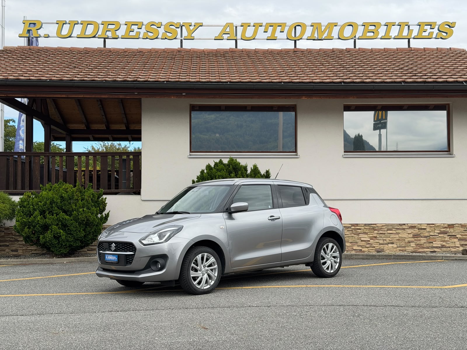SUZUKI Swift 1.2 Compact + 4x4 Hybrid-image-0