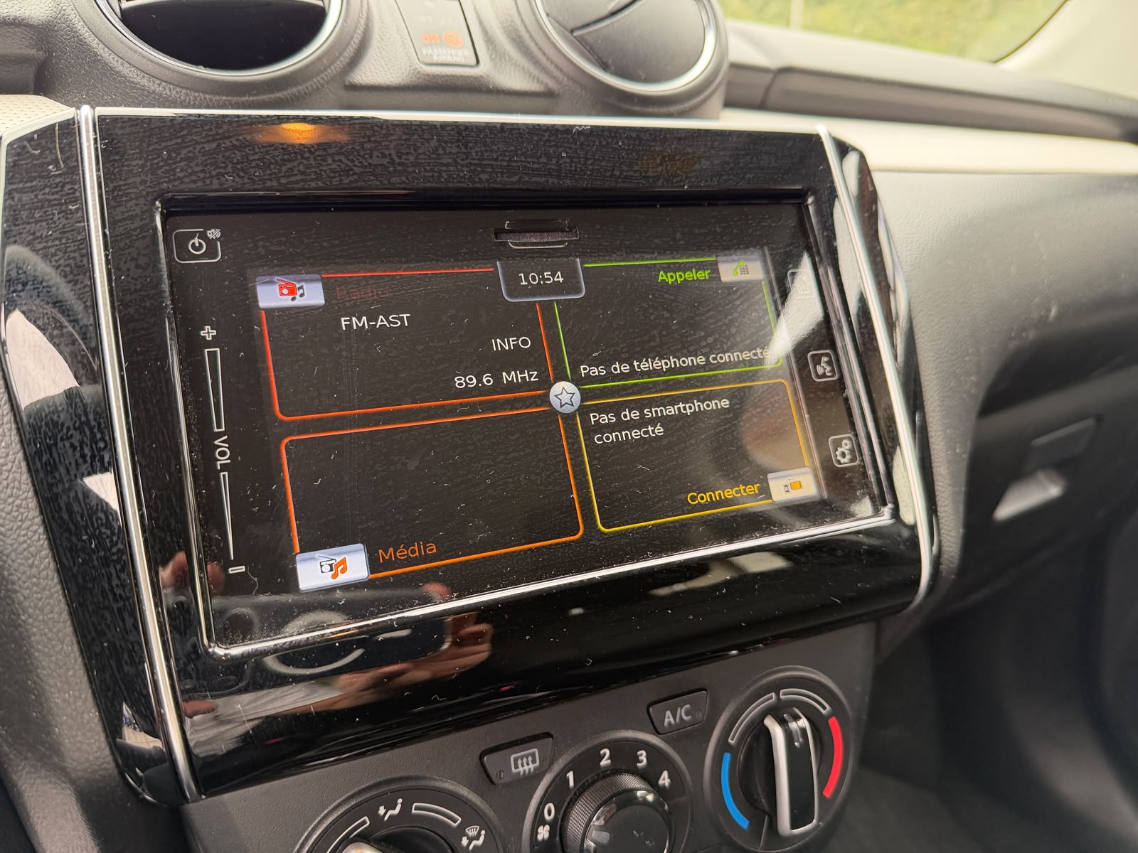 SUZUKI Swift 1.2 Compact + 4x4 Hybrid-image-10