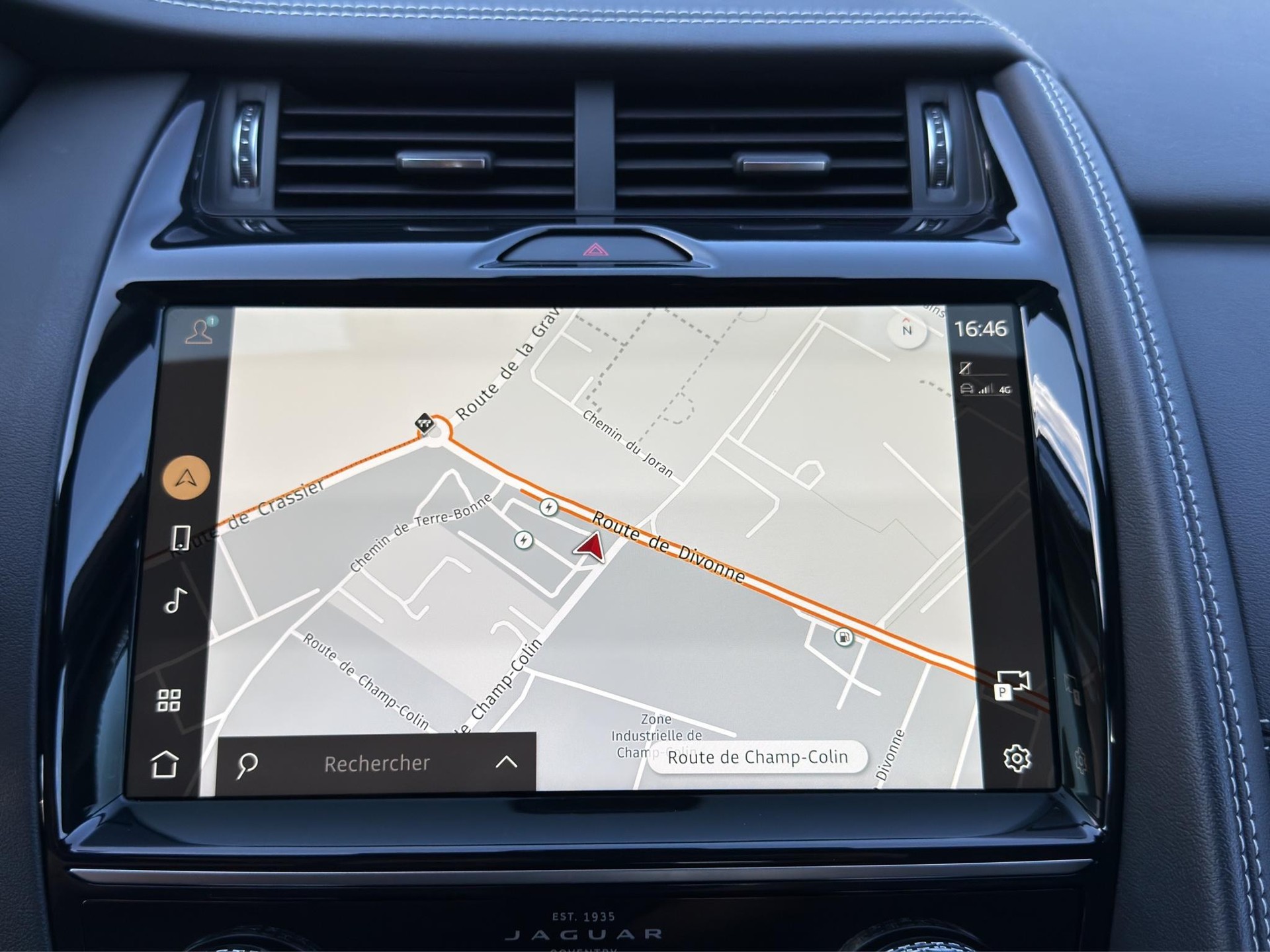 JAGUAR E-Pace 1.5 T 300e R-Dynamic SE AWD-image-4