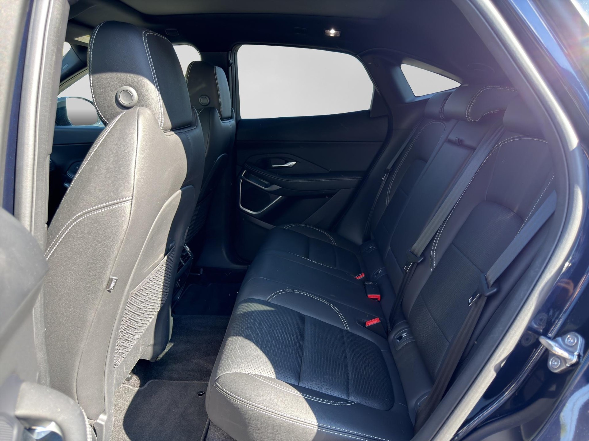JAGUAR E-Pace 1.5 T 300e R-Dynamic SE AWD-image-6
