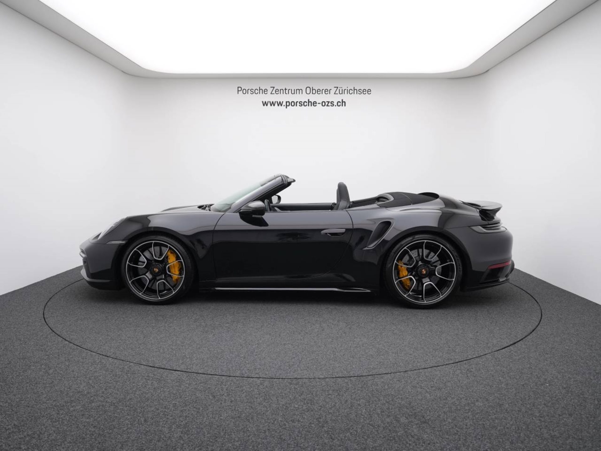 PORSCHE 911 Turbo S Cabriolet-image-1