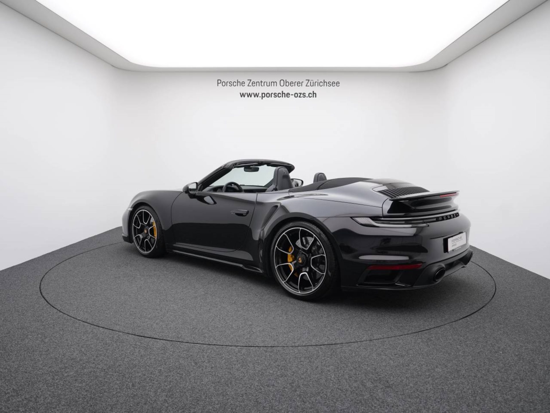 PORSCHE 911 Turbo S Cabriolet-image-2