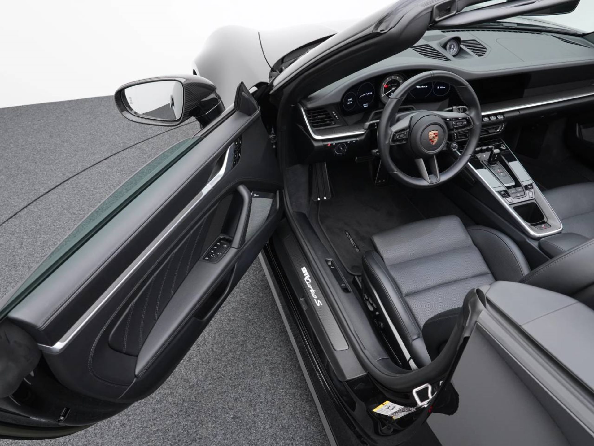 PORSCHE 911 Turbo S Cabriolet-image-3