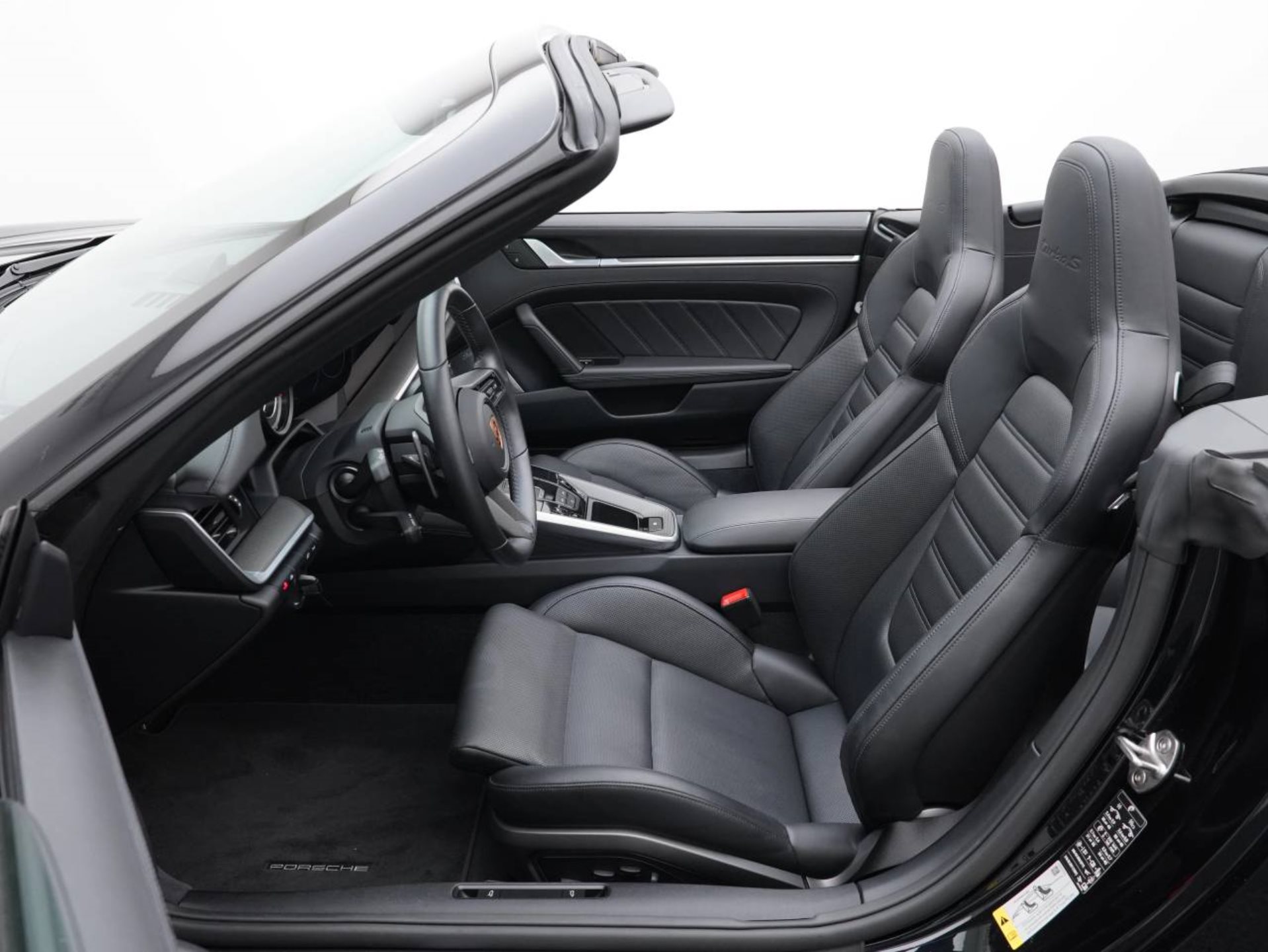 PORSCHE 911 Turbo S Cabriolet-image-4
