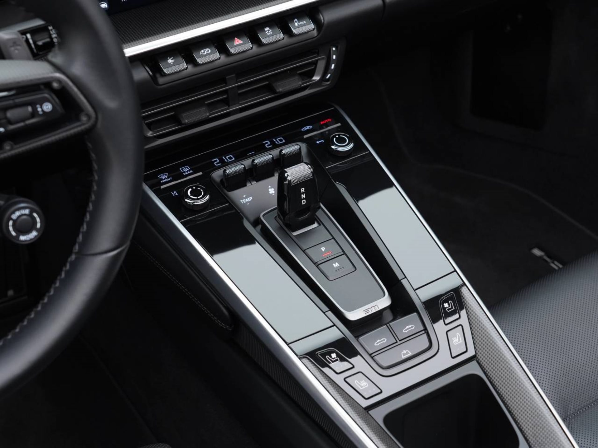 PORSCHE 911 Turbo S Cabriolet-image-19